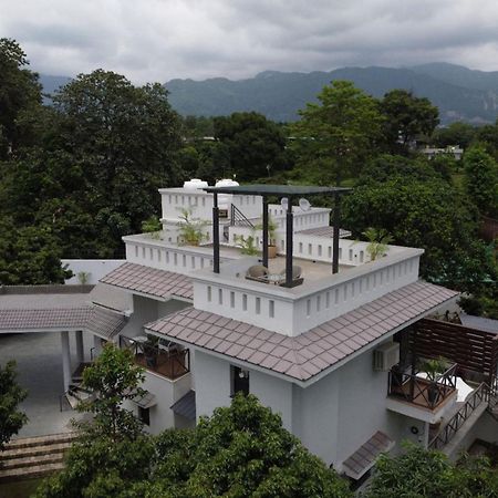 Villa Sierra Sky - Exquisite Elegant 4 Bedroom Villa 德拉敦 外观 照片