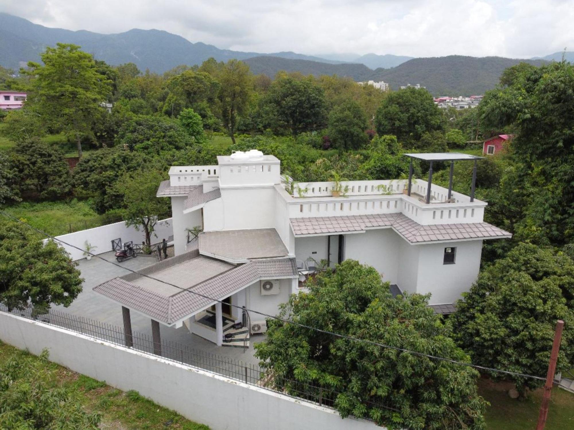 Villa Sierra Sky - Exquisite Elegant 4 Bedroom Villa 德拉敦 外观 照片